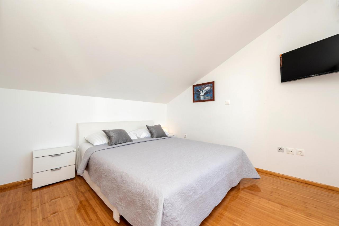 Ferienwohnung Enna House With Private Jacuzzi Novalja Exterior foto