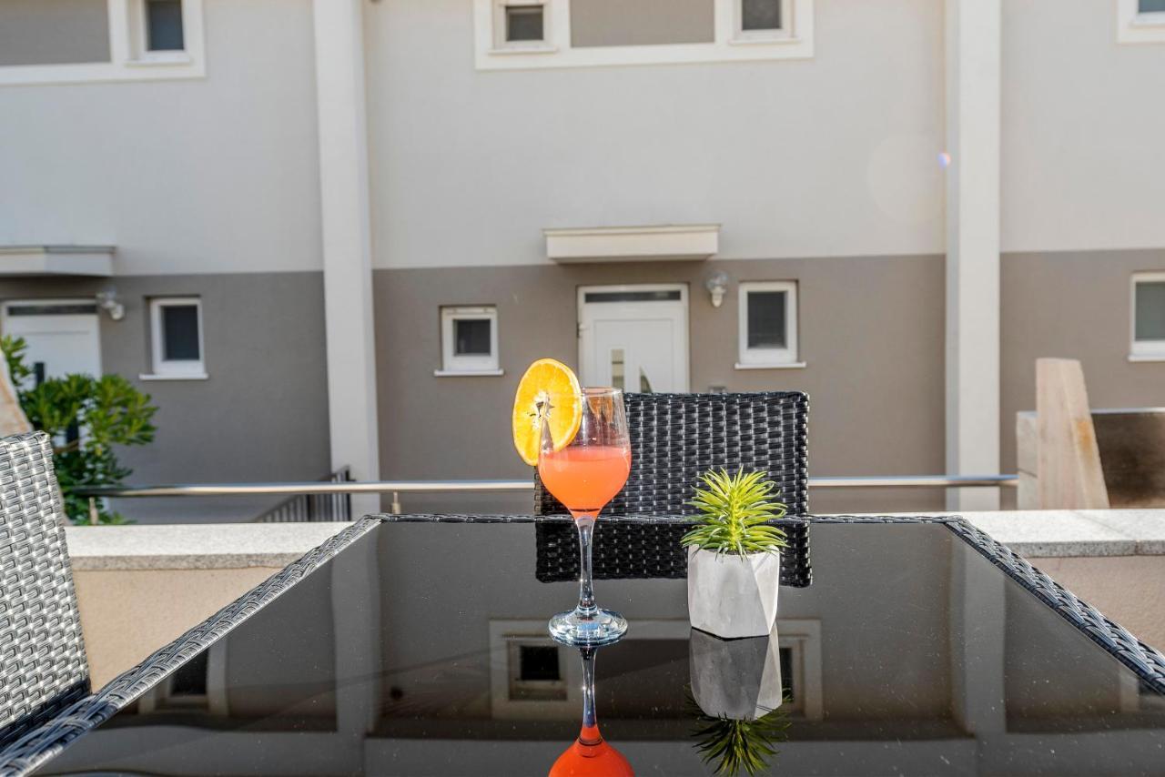 Ferienwohnung Enna House With Private Jacuzzi Novalja Exterior foto