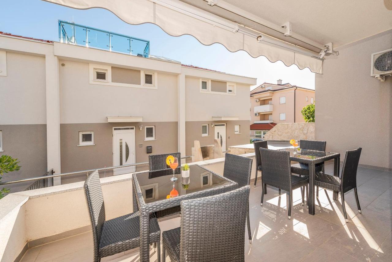 Ferienwohnung Enna House With Private Jacuzzi Novalja Exterior foto